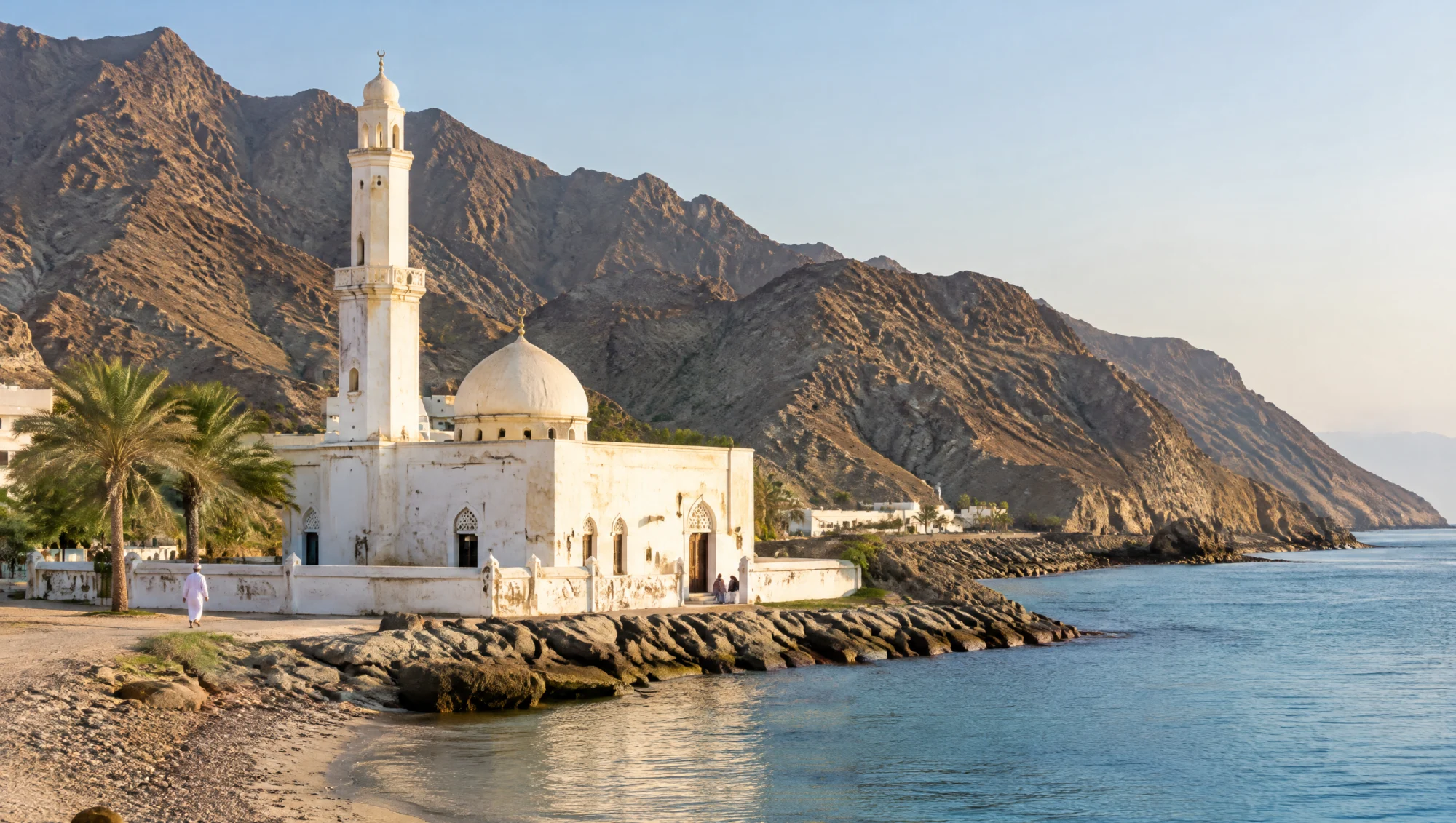 Petite mosquée historique au pied des montagnes à Fujaïrah